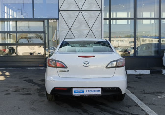 Подержанный автомобиль Mazda 3 Sedan 2011 года (6 фото)