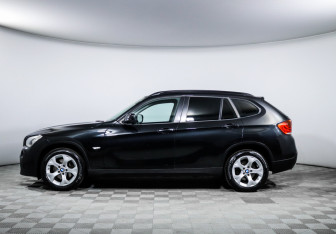 Подержанный автомобиль BMW X1 2010 года (8 фото)