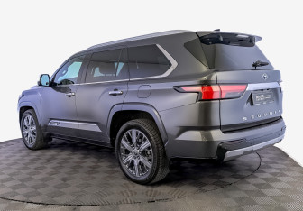 Подержанный автомобиль Toyota Sequoia 2023 года (7 фото)