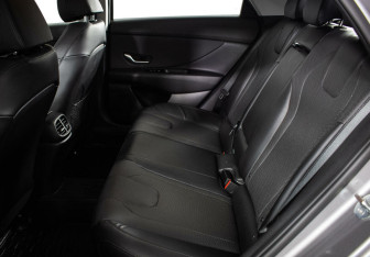 Подержанный автомобиль Hyundai Elantra Sedan 2021 года (9 фото)