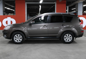 Подержанный автомобиль Citroen C-Crosser 2012 года (8 фото)