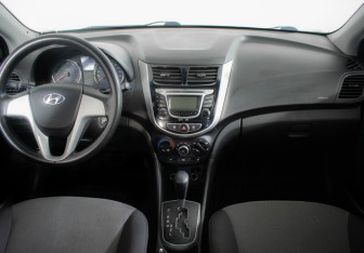 Подержанный автомобиль Hyundai Solaris Hatchback 2011 года (11 фото)