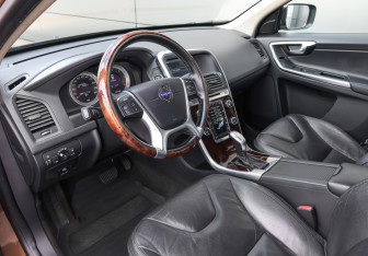 Подержанный автомобиль Volvo XC60 2012 года (16 фото)