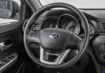 Подержанный автомобиль Kia Rio Hatchback 2014 года (15 фото)