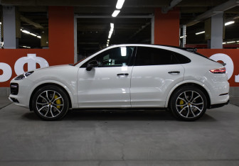 Подержанный автомобиль Porsche Cayenne 2019 года (8 фото)