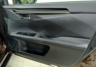 Подержанный автомобиль Lexus ES 2018 года (25 фото)