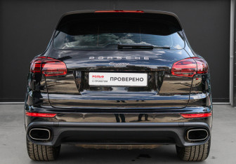 Подержанный автомобиль Porsche Cayenne 2015 года (5 фото)