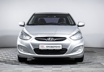 Подержанный автомобиль Hyundai Solaris Sedan 2012 года (2 фото)