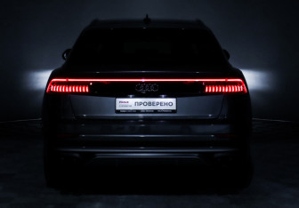 Подержанный автомобиль Audi Q8 2019 года (17 фото)
