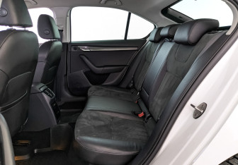 Подержанный автомобиль Skoda Octavia Liftback 2019 года (18 фото)