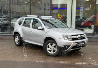 Подержанный автомобиль Renault Duster 2017 года (3 фото)