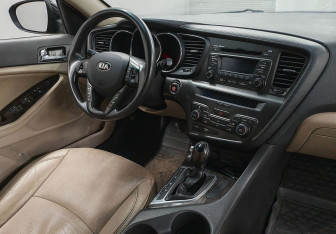 Подержанный автомобиль Kia Optima Sedan 2013 года (9 фото)