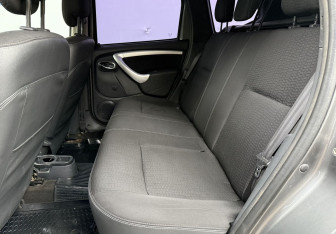 Подержанный автомобиль Nissan Terrano 2014 года (11 фото)