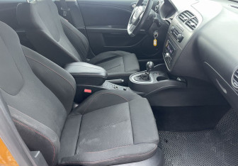 Подержанный автомобиль SEAT Leon Hatchback 2011 года (9 фото)