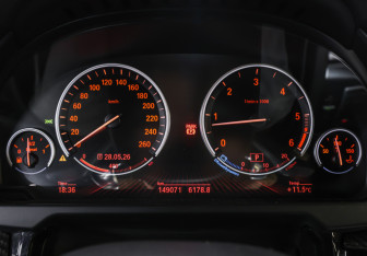 Подержанный автомобиль BMW X5 2017 года (13 фото)