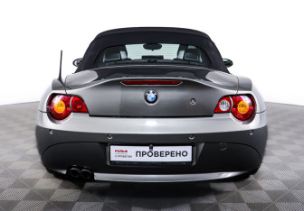 Подержанный автомобиль BMW Z4 Roadster 2004 года (12 фото)