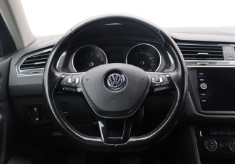 Подержанный автомобиль Volkswagen Tiguan 2019 года (14 фото)