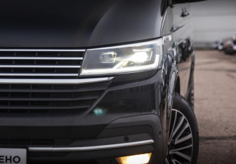 Подержанный автомобиль Volkswagen Multivan 2020 года (2 фото)