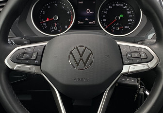 Подержанный автомобиль Volkswagen Tiguan 2021 года (15 фото)