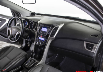 Подержанный автомобиль Hyundai i30 Hatchback 2016 года (13 фото)