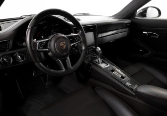 Подержанный автомобиль Porsche 911 Coupe 2017 года (11 фото)