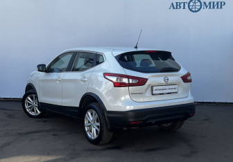 Подержанный автомобиль Nissan Qashqai 2016 года (7 фото)