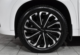 Подержанный автомобиль Jaecoo J8 2024 года (10 фото)