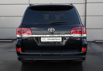 Подержанный автомобиль Toyota Land Cruiser Suv 2018 года (5 фото)