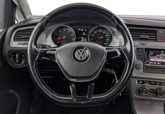 Подержанный автомобиль Volkswagen Golf Hatchback 2013 года (22 фото)