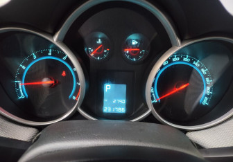 Подержанный автомобиль Chevrolet Cruze Hatchback 2012 года (16 фото)