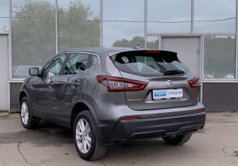 Подержанный автомобиль Nissan Qashqai 2021 года (6 фото)