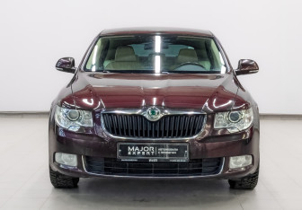 Подержанный автомобиль Skoda Superb Liftback 2012 года (2 фото)