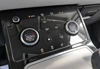 Подержанный автомобиль Land Rover Range Rover Evoque 2022 года (21 фото)