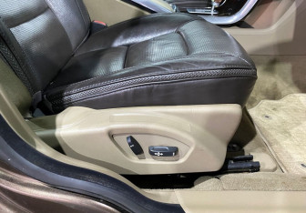 Подержанный автомобиль Volvo XC70 2012 года (16 фото)