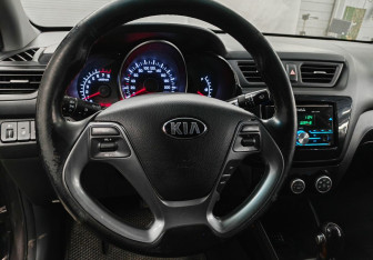 Подержанный автомобиль Kia Rio Sedan 2015 года (12 фото)