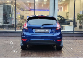 Подержанный автомобиль Ford Fiesta Hatchback 2017 года (7 фото)