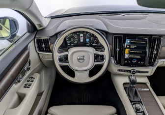 Подержанный автомобиль Volvo S90 2021 года (22 фото)
