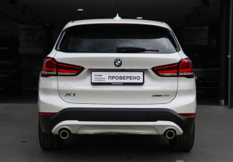 Подержанный автомобиль BMW X1 2020 года (5 фото)