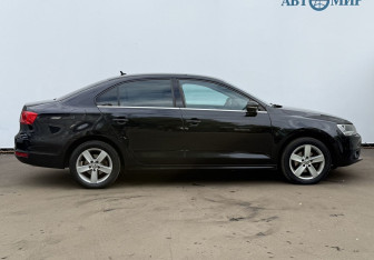 Подержанный автомобиль Volkswagen Jetta Sedan 2012 года (4 фото)