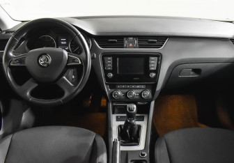Подержанный автомобиль Skoda Octavia Liftback 2014 года (10 фото)