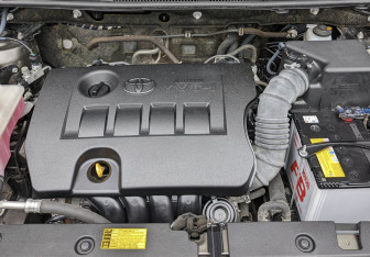 Подержанный автомобиль Toyota RAV4 2014 года (9 фото)
