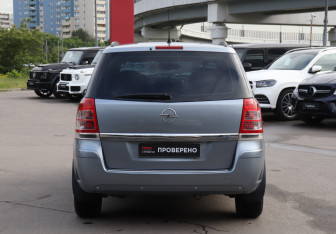 Подержанный автомобиль Opel Zafira Compactvan 2008 года (6 фото)