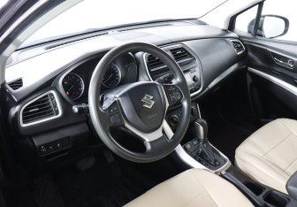 Подержанный автомобиль Suzuki SX4 Hatchback 2016 года (5 фото)