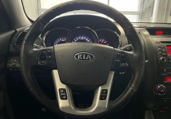Подержанный автомобиль Kia Sorento 2012 года (13 фото)