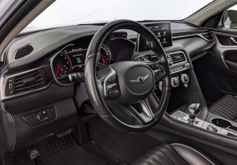 Подержанный автомобиль Genesis G70 2019 года (15 фото)