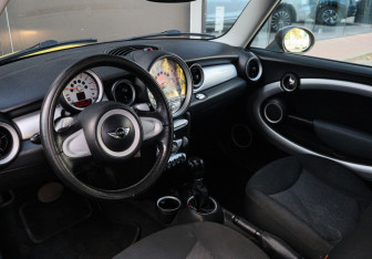 Подержанный автомобиль MINI Hatch 2007 года (9 фото)