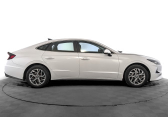 Подержанный автомобиль Hyundai Sonata 2020 года (4 фото)