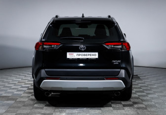 Подержанный автомобиль Toyota RAV4 2024 года (6 фото)