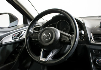Подержанный автомобиль Mazda 3 Sedan 2017 года (12 фото)