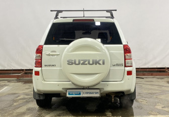 Подержанный автомобиль Suzuki Grand Vitara 2008 года (7 фото)